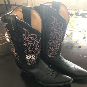 Black cow girl boots